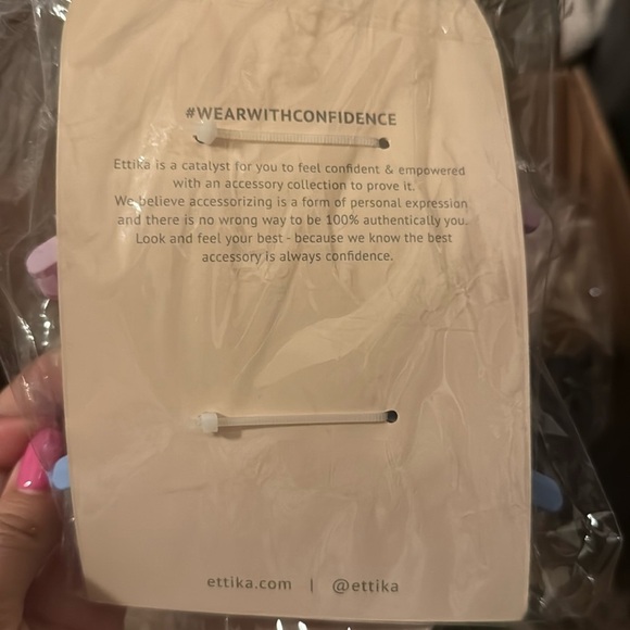 Ettika Hair Accessories Claw Clips Set of 2 New in Package - Picture 2 of 2